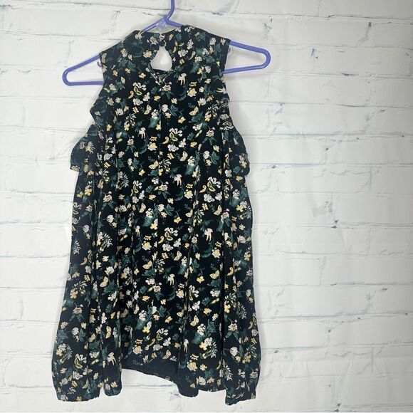 Glamorous small cold shoulder top‎ - Picture 2 of 7